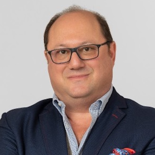 Ariel Salmang - Headshot Photo