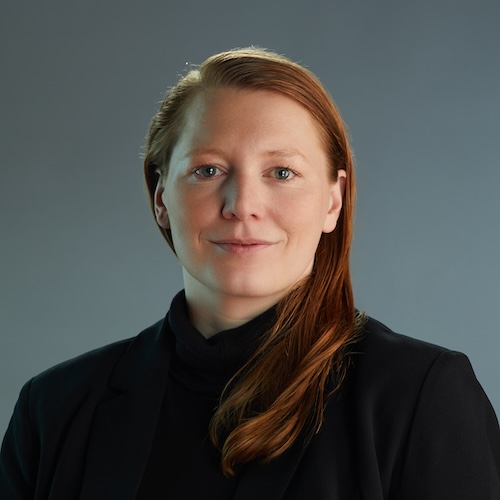 Claire Knapp - Headshot Photo