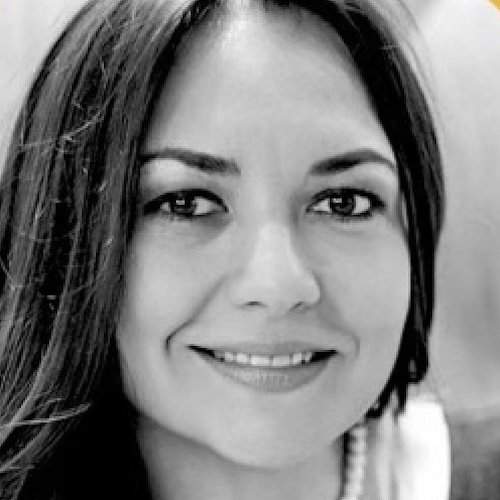 Izabela Lundberg - Headshot Photo