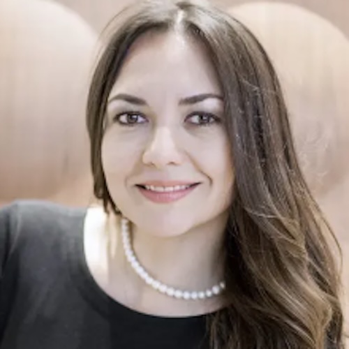 Izabela Lundberg - Headshot Photo