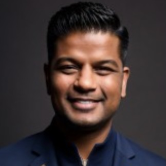 Richie Etwaru - Headshot Photo