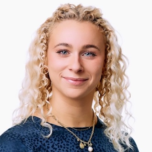 Sarah Slager - Headshot Photo
